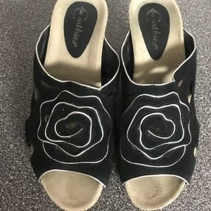 Earthies black and white leather suede sandals